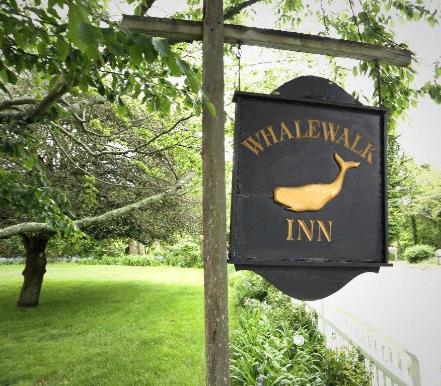 伊斯特姆The Whalewalk Inn & Spa的公园走道的标志