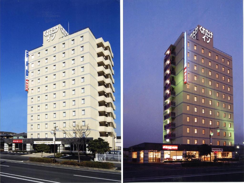 滨松滨松西库里塔克酒店的白色的建筑,上面有标志