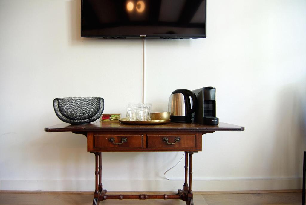 1637: Historic Canal View Suites的咖啡和沏茶工具