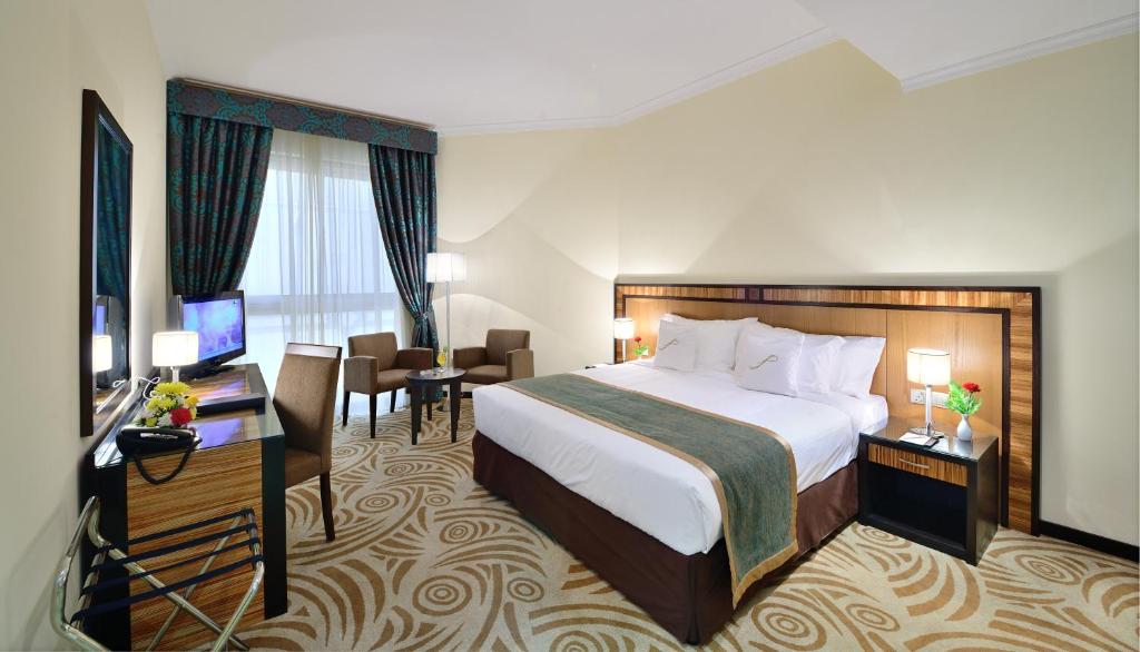 奥玛扎兹普莱米尔酒店式公寓客房内的一张或多张床位