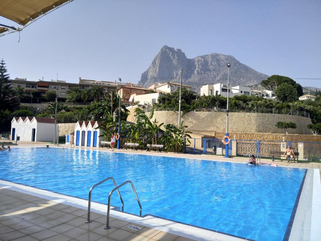 菲内斯特拉特Casa Rústica的一座山地游泳池
