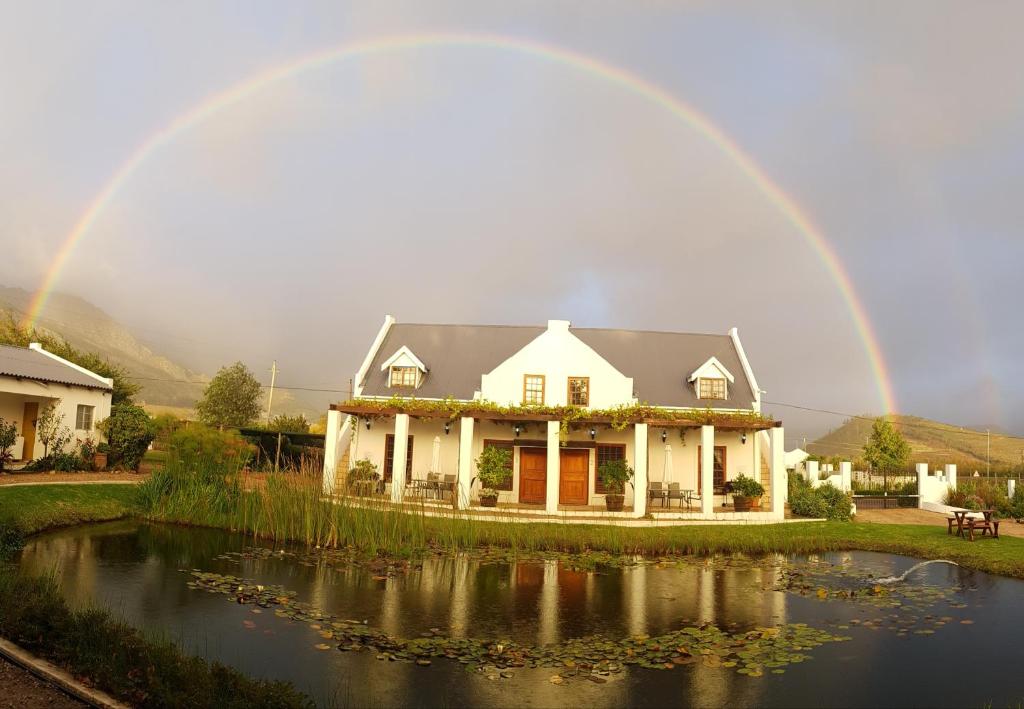弗朗斯胡克Chevandeaux 1 - Merlot的彩虹在一个带池塘的房子上