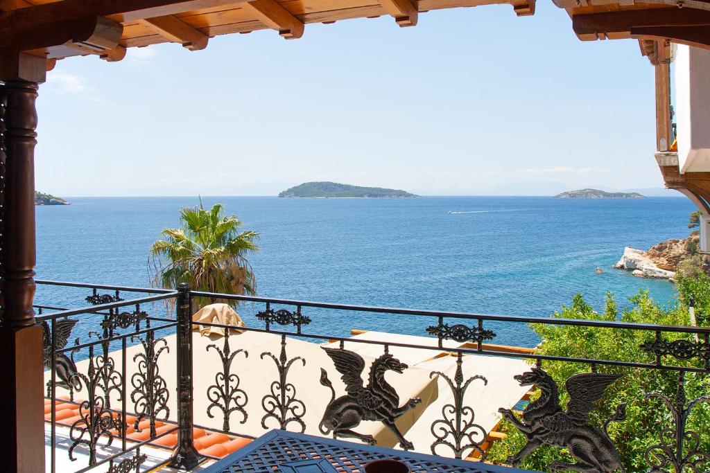 斯基亚索斯镇ClubOrsa Chrysoula's Guest House的海景阳台。