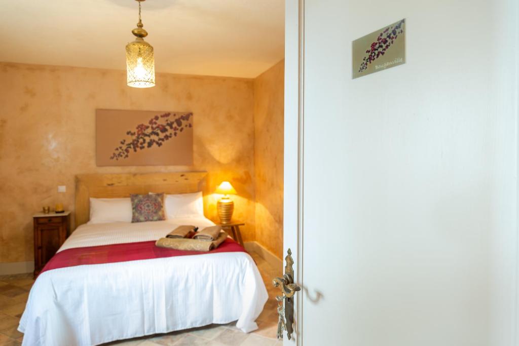 科蒂略El Hotelito del Cotillo - Adults Only的卧室配有一张床