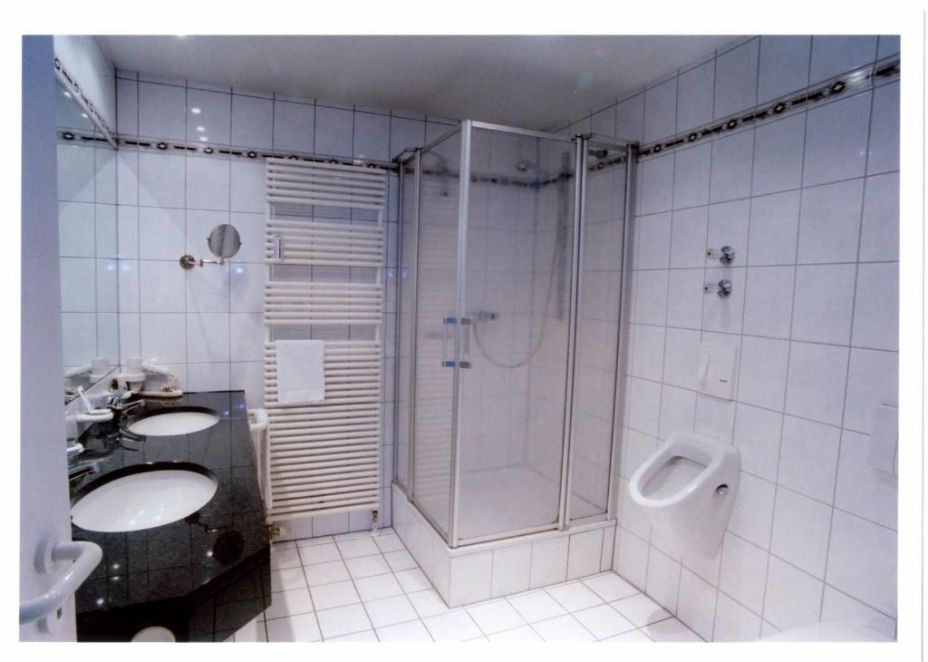 温特赫尔酒店的一间浴室