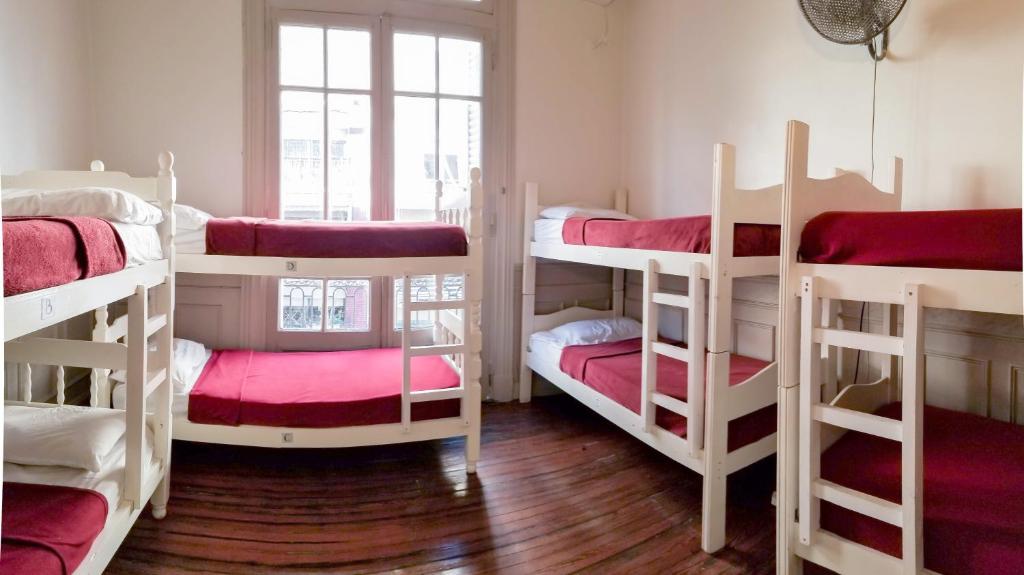 远航雷科莱塔旅舍客房内的一张或多张双层床