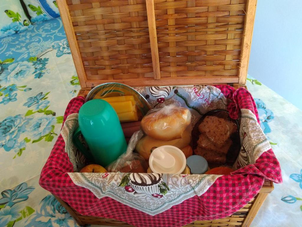 山林小屋内部或周边提供的食物