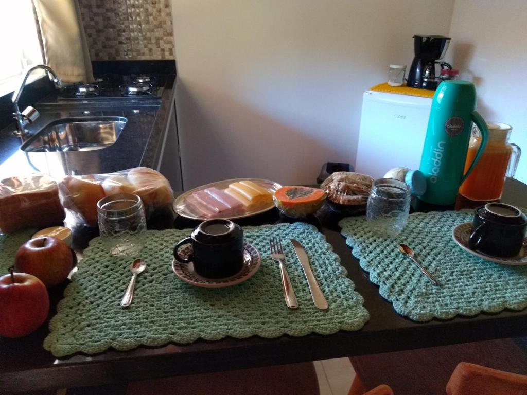 山林小屋内部或周边提供的食物