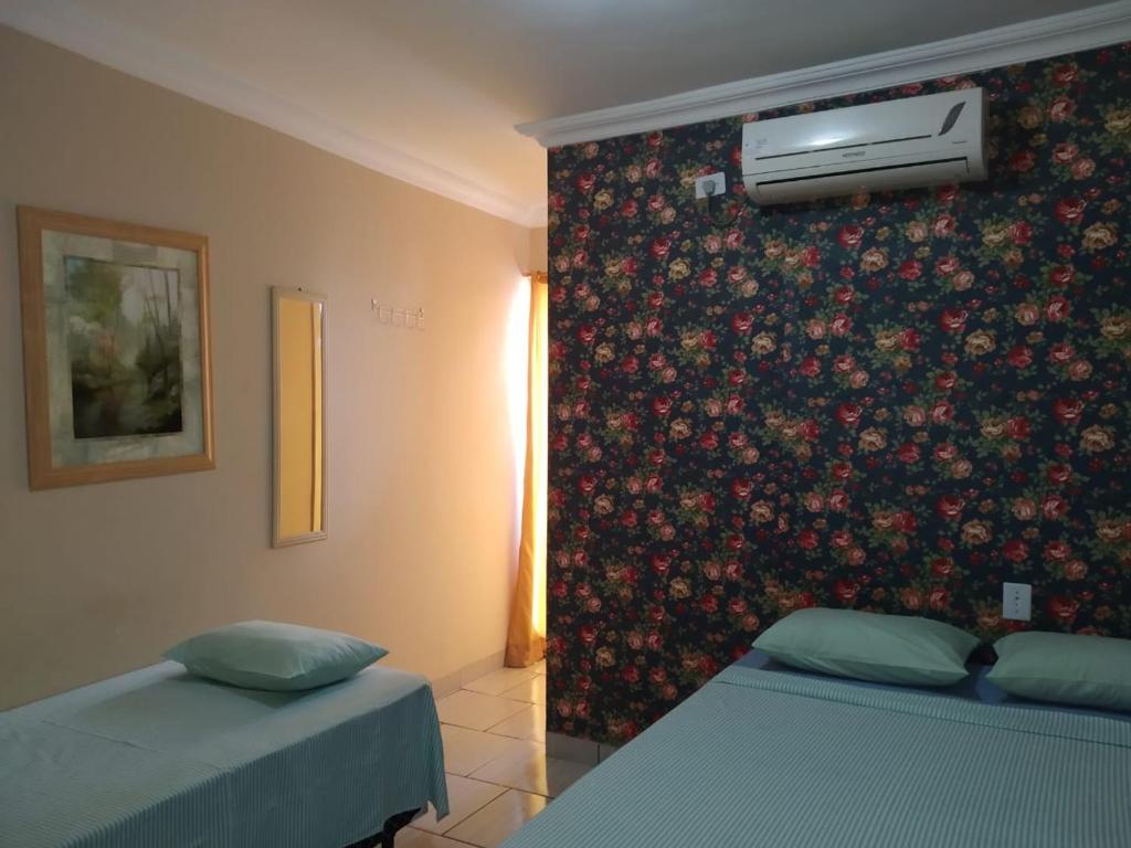Hotel Maringá Jequié客房内的一张或多张床位