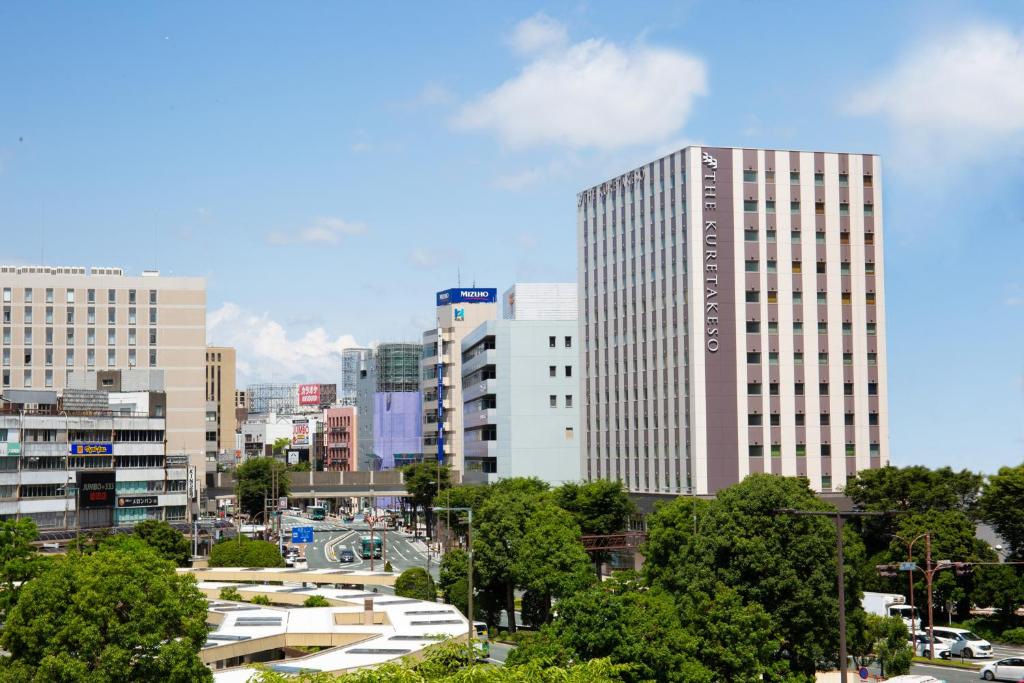 滨松Kitanoniwa The Kuretakeso的享有城市和高楼的景色