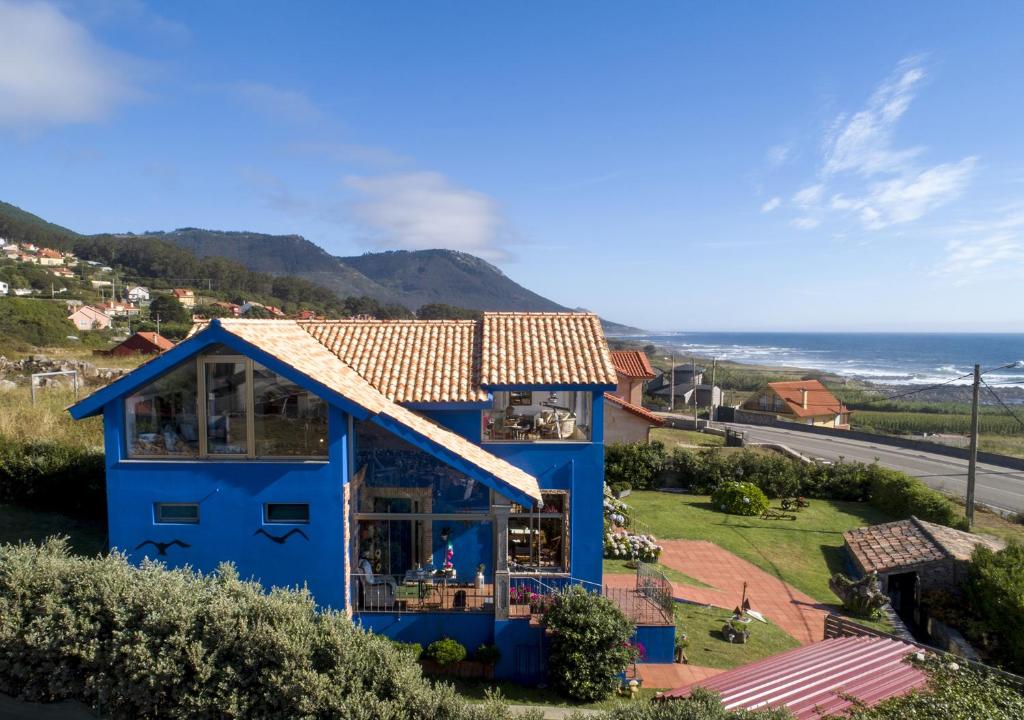 奥亚LOFT OIA - ES UNA FILOSOFIA DE VIDa的蓝色海景度假屋