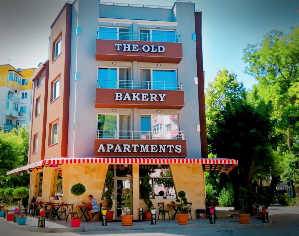 普罗夫迪夫The old Bakery Apartments的旧面包店公寓大楼的图片