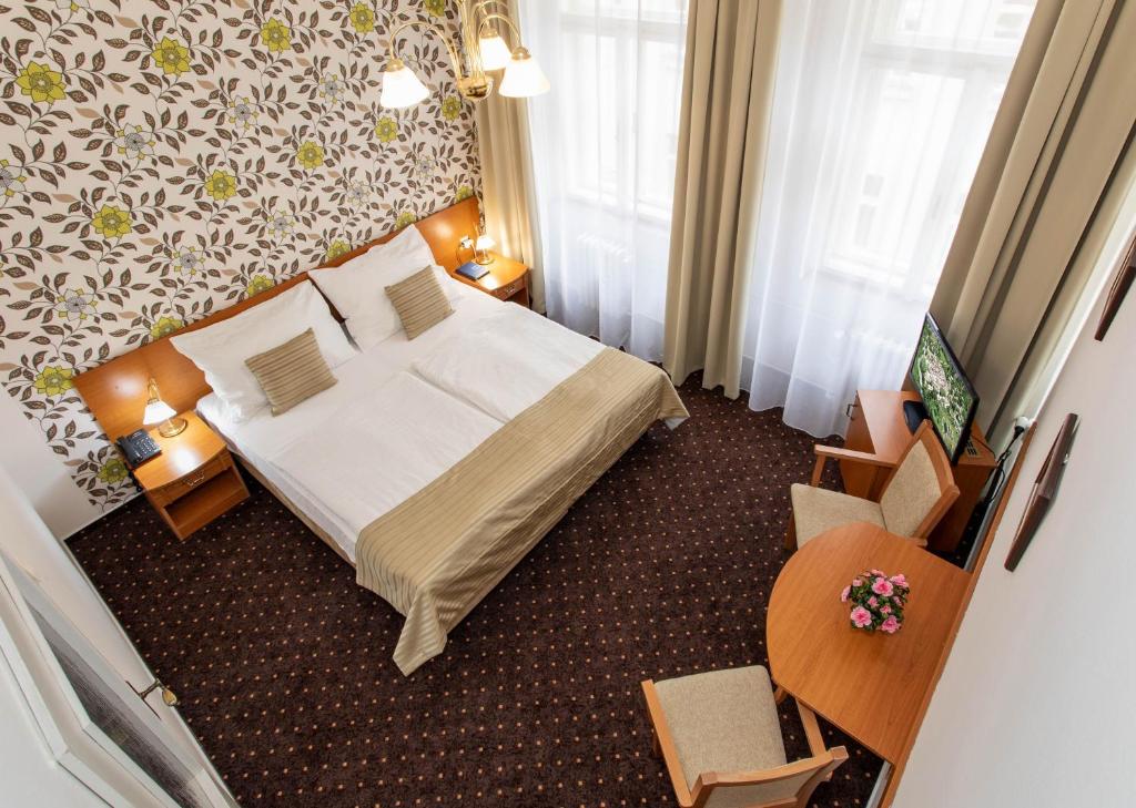 
诺威美兹基酒店客房内的一张或多张床位

