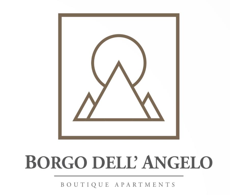 卡斯泰尔梅扎诺Borgo dell’Angelo的贝尔加莫德尔兰格利亚精品公寓的标志