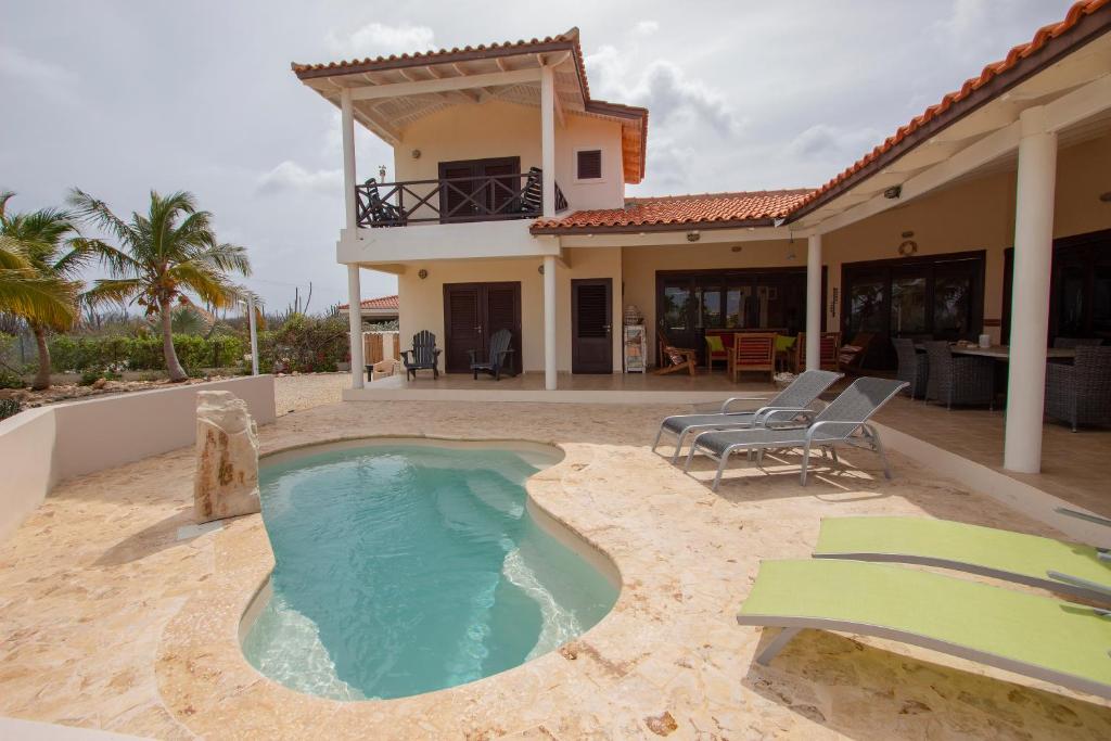 Casa Coco Bonaire at Sabalpalm Villas内部或周边的泳池