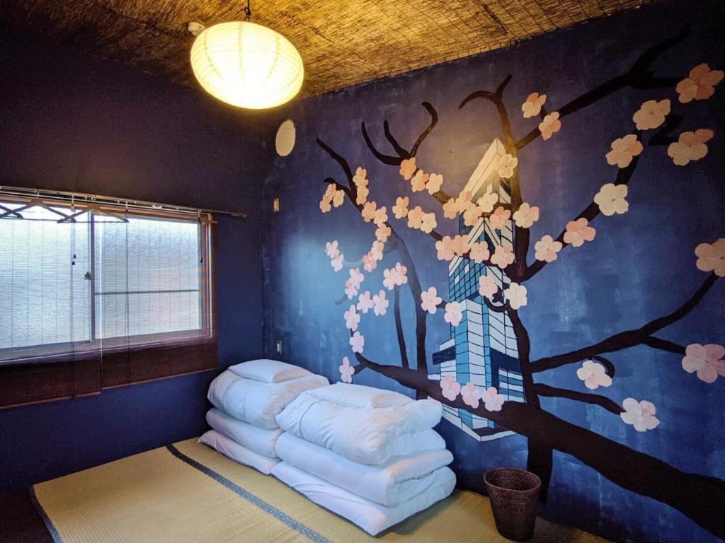 Mad Cat Hostel Osaka & Bar客房内的一张或多张床位