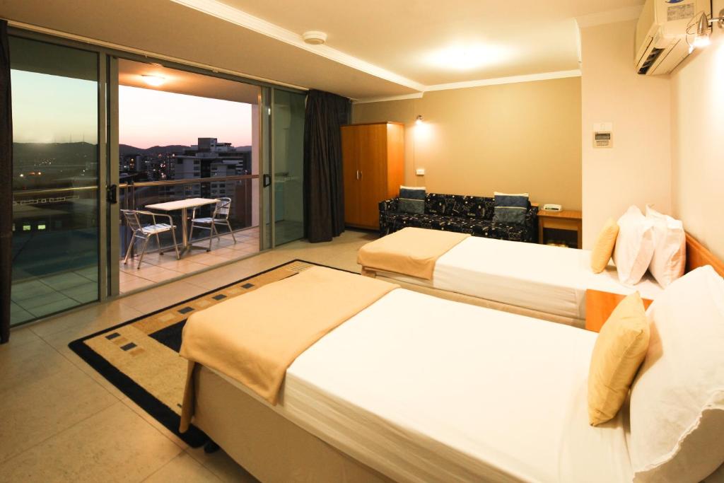 Residency Hotels Astor Metropole客房内的一张或多张床位