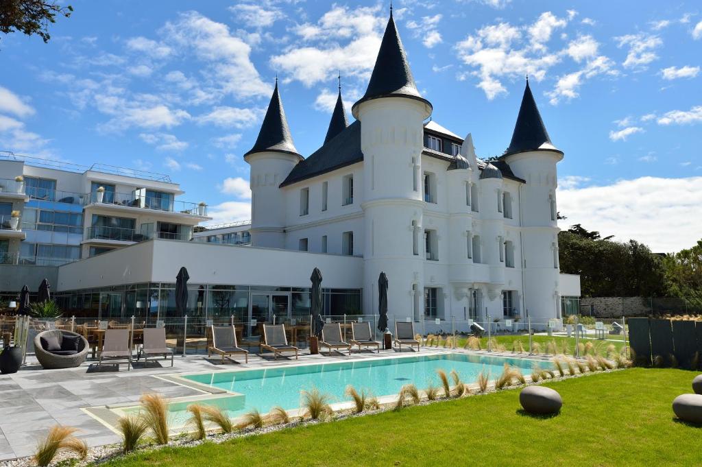 波尔尼谢Hôtel Château des Tourelles, Thalasso et piscine d'eau de mer chauffée的相册照片