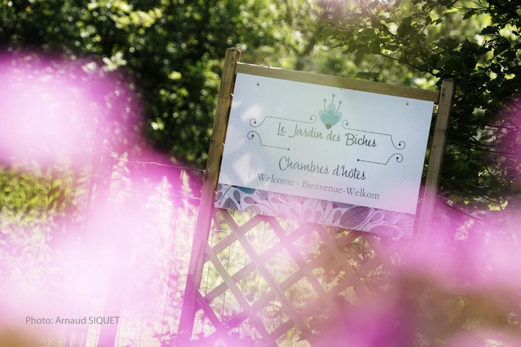 索姆勒兹Le jardin des Biches的花紫花花园俱乐部的标志