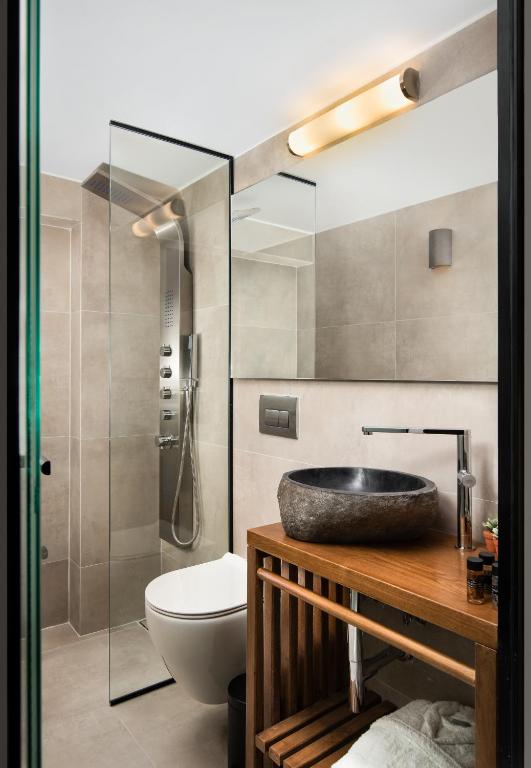 Lignum Suites Chania的一间浴室