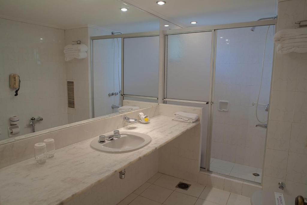 Nobile Suites Excelsior Asuncion的一间浴室