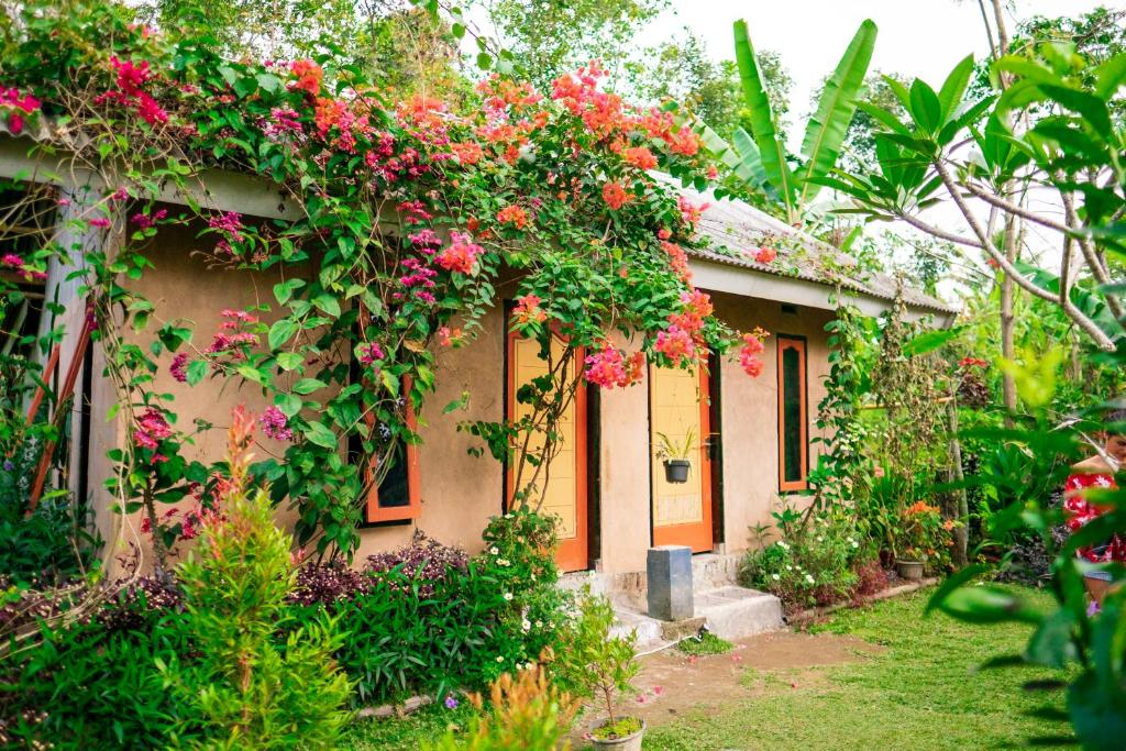 特特巴图Vanilla Cottage Tetebatu的花房边的花房