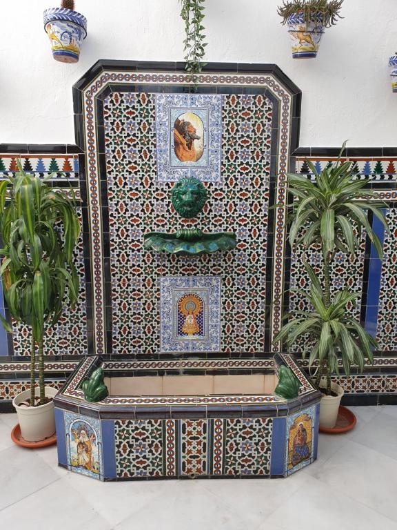塞维利亚SevillaDream的盆栽室里的喷泉