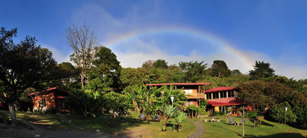 Arco Iris Lodge外面的花园