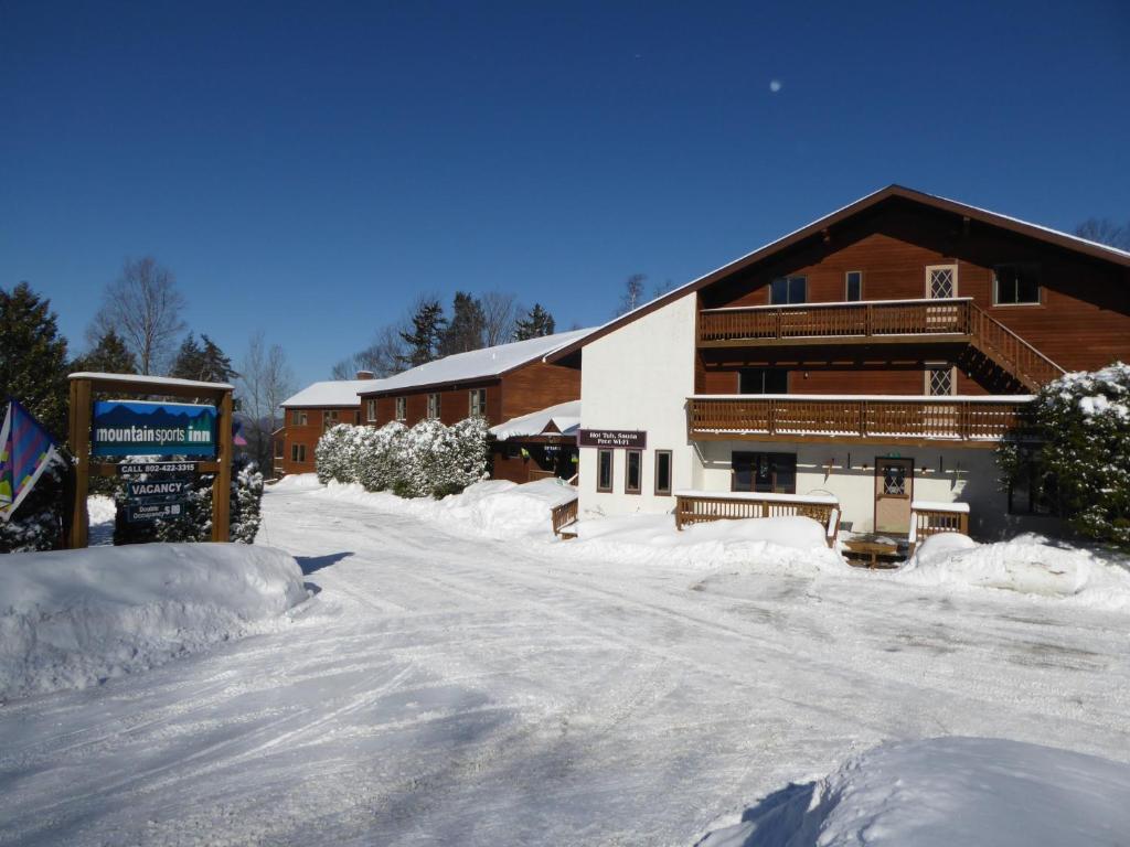 基灵顿高山运动旅馆的雪地滑雪小屋