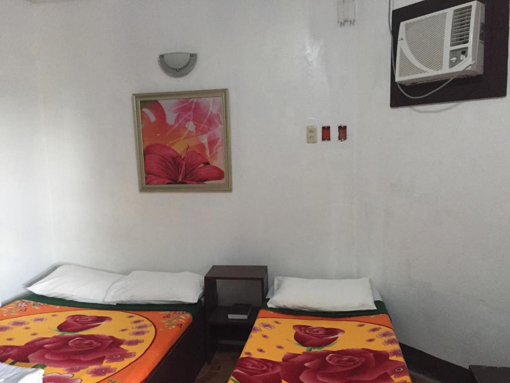 第波罗安东尼奥住宿加早餐旅馆的一间设有两张床和空调的房间