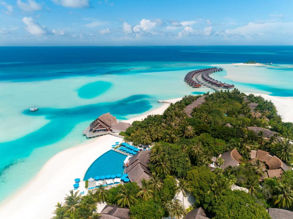 南马累环礁Anantara Dhigu Maldives Resort - Special Offer On Transfer Rates For Summer 2024的海洋岛屿的空中景观
