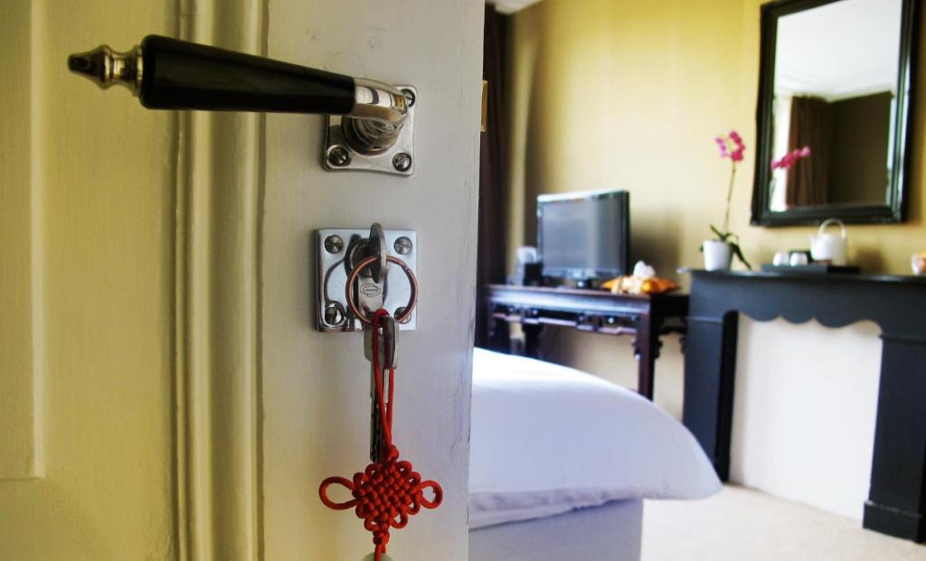 海牙印度支那庄园酒店的一把带钥匙的门
