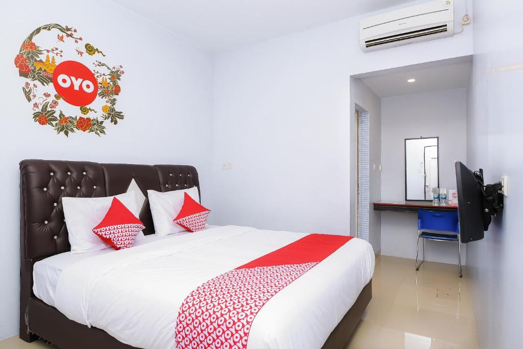 OYO 632 Hotel Mulana客房内的一张或多张床位