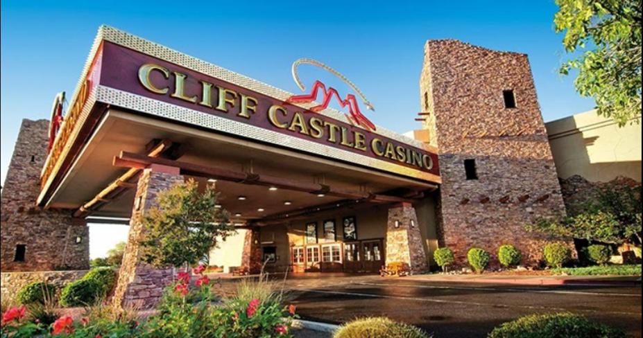 坎普维德Cliff Castle Casino Hotel的生活城堡赌场的标志