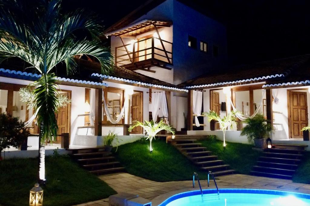 皮帕塔尔塔卢加旅馆的夜间带游泳池的别墅