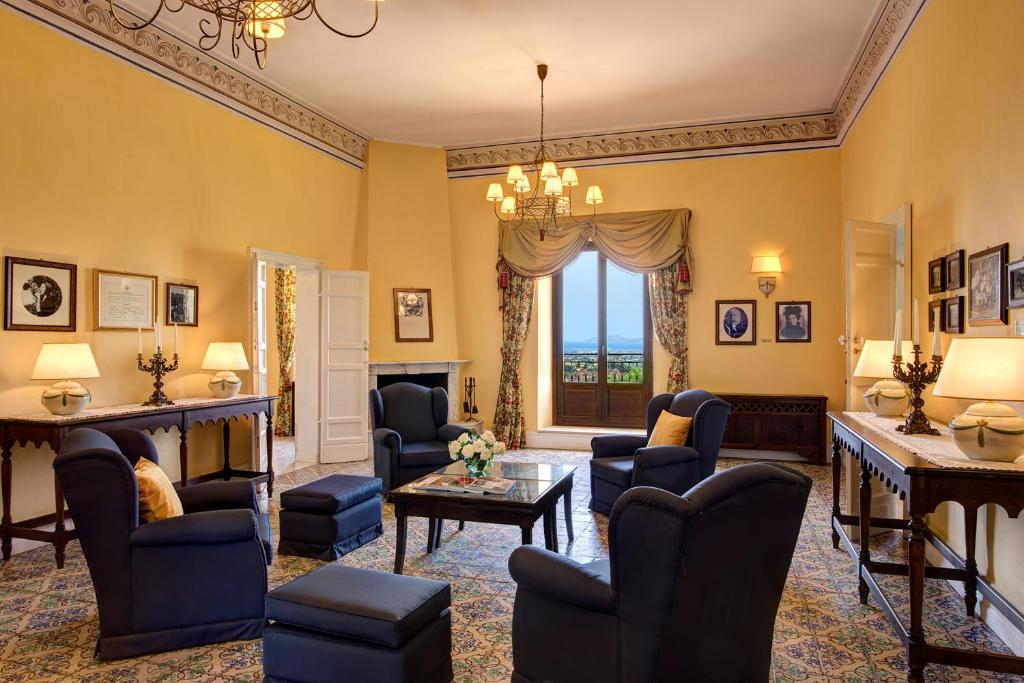 Hotel Baglio Oneto dei Principi di San Lorenzo - Luxury Wine Resort的休息区