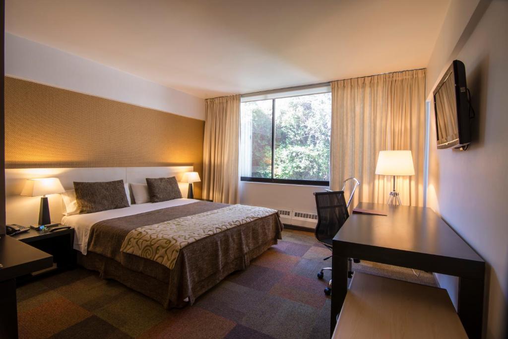 阿尔伯拉达酒店客房内的一张或多张床位