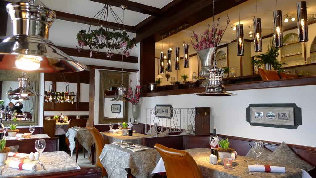 Herzbergs.Ferienwohnungen Meerfühlen餐厅或其他用餐的地方
