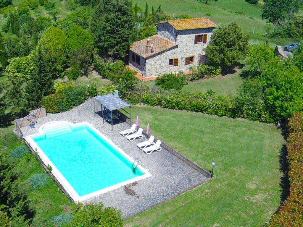 波马兰切Holiday Home Al Vento by Interhome的享有带游泳池的房屋的空中景致