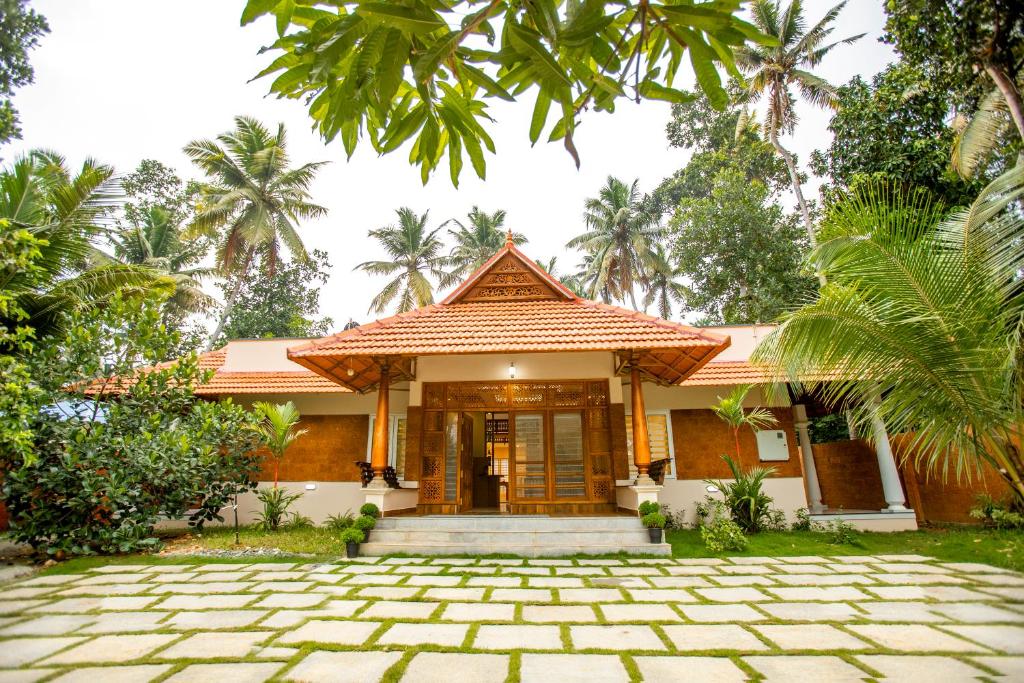 特里凡得琅Sanskriti的前面有庭院的房子