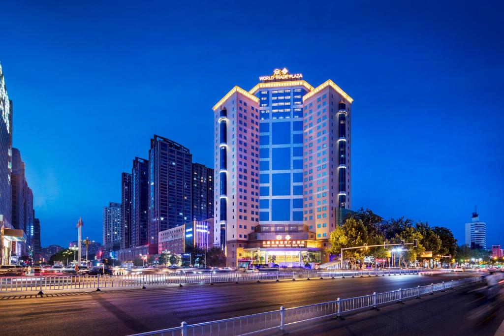 石家庄石家庄云瑧金陵世贸广场酒店的城市中一座大建筑