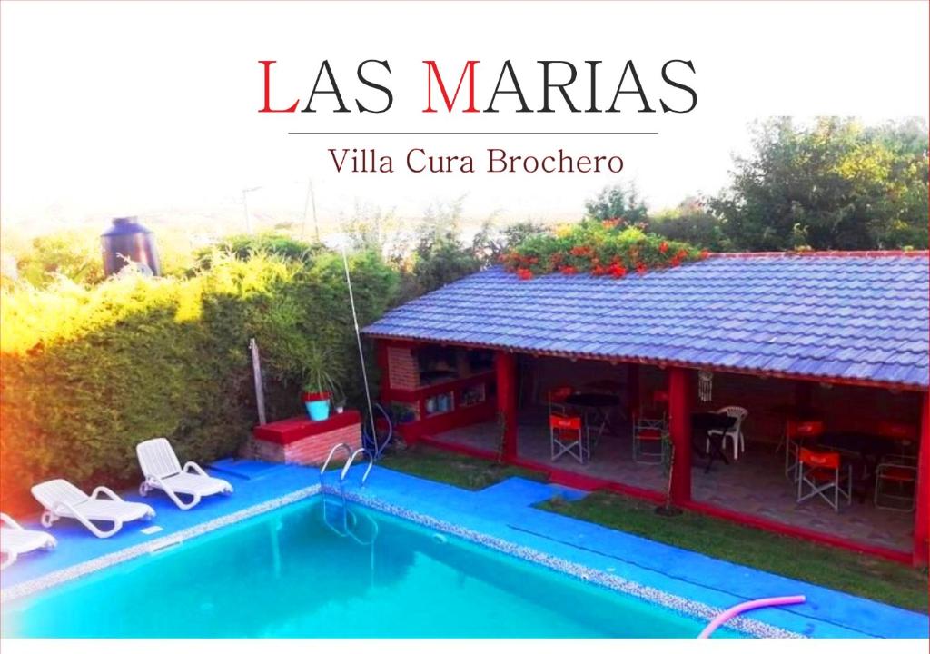 库拉布罗切罗镇Departamentos Las Marias的别墅毗邻一座房子,设有游泳池