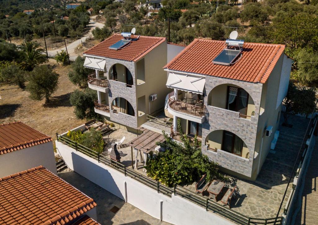阿斯特里斯Villa Oliva的屋顶房屋的空中景致
