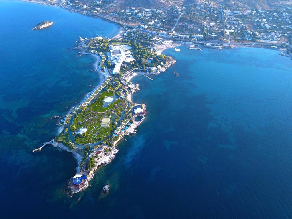 拉格尼西拉格尼西度假酒店的水面上岛屿的空中景观