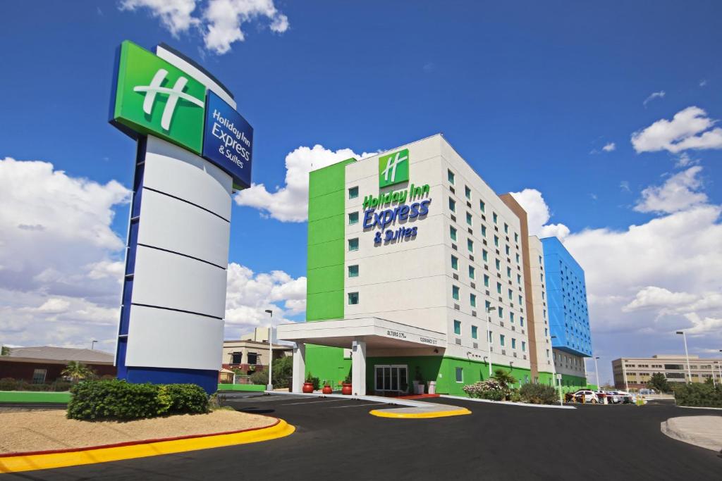 华雷斯城Holiday Inn Express Hotel & Suites CD. Juarez - Las Misiones, an IHG Hotel的酒店前方的 ⁇ 染