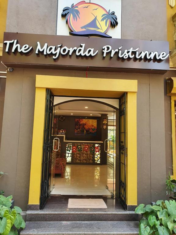 马焦茹达The Majorda Pristinne的餐厅的主入口标志