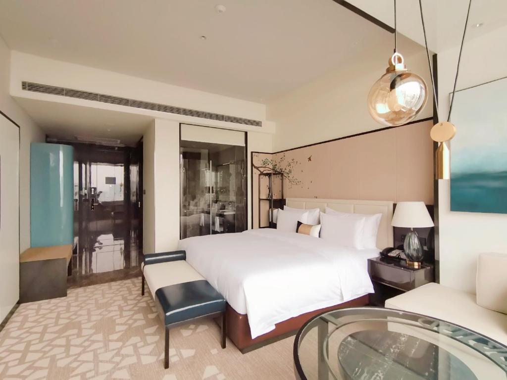 润邦国际酒店客房内的一张或多张床位