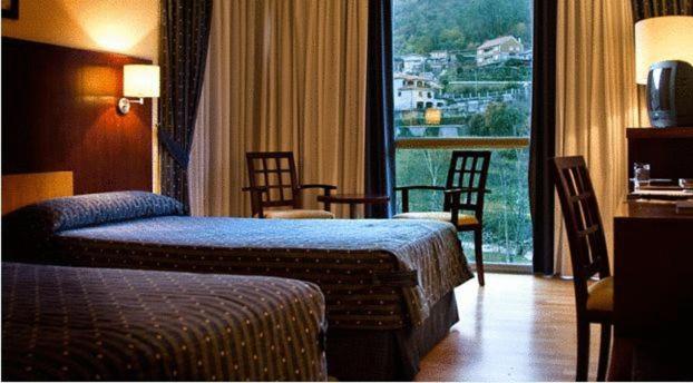 巴尔内阿里奥坎洛维奥斯卡尔达里亚酒店客房内的一张或多张床位