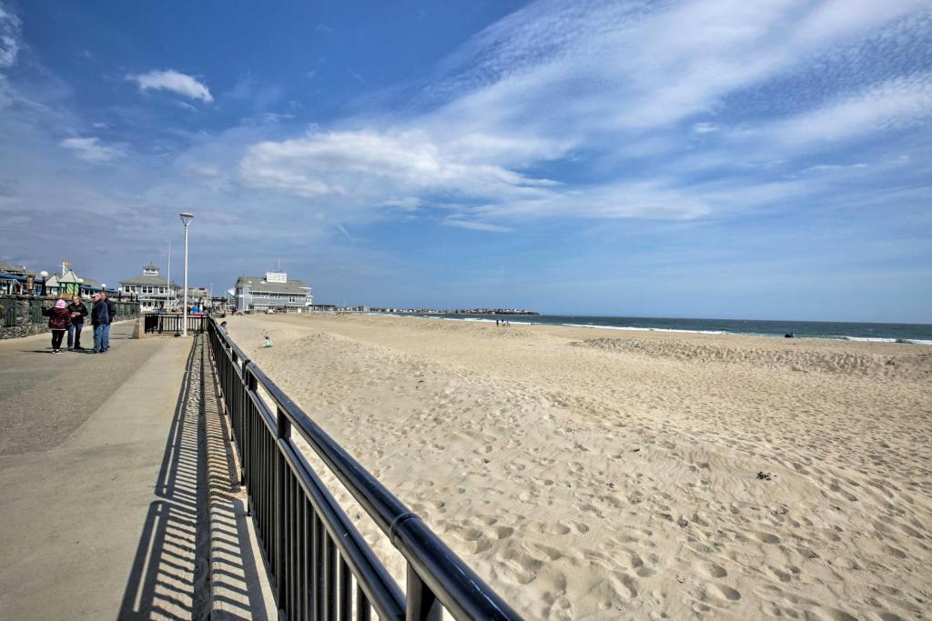 公寓 modern hampton beach condo less than half mi to the beach!