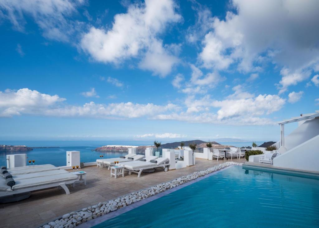 易莫洛林蓝尚套房酒店的海景别墅 - 带游泳池
